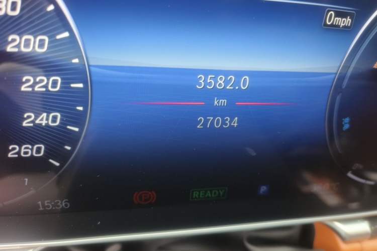 Used Mercedes-Benz S-Class New Energy 2023 S 450 e L Plug-in Hybrid Sedan Odometer Close Up