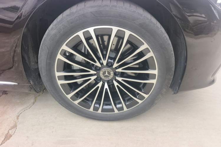Used Mercedes-Benz S-Class New Energy 2023 S 450 e L Plug-in Hybrid Sedan Right Front Wheel Hub