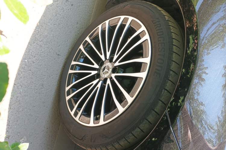 Used Mercedes-Benz S-Class New Energy 2023 S 450 e L Plug-in Hybrid Sedan Right Front Wheel Hub