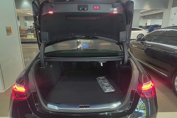Used Mercedes-Benz S-Class New Energy 2023 S 450 e L Plug-in Hybrid Sedan Trunk