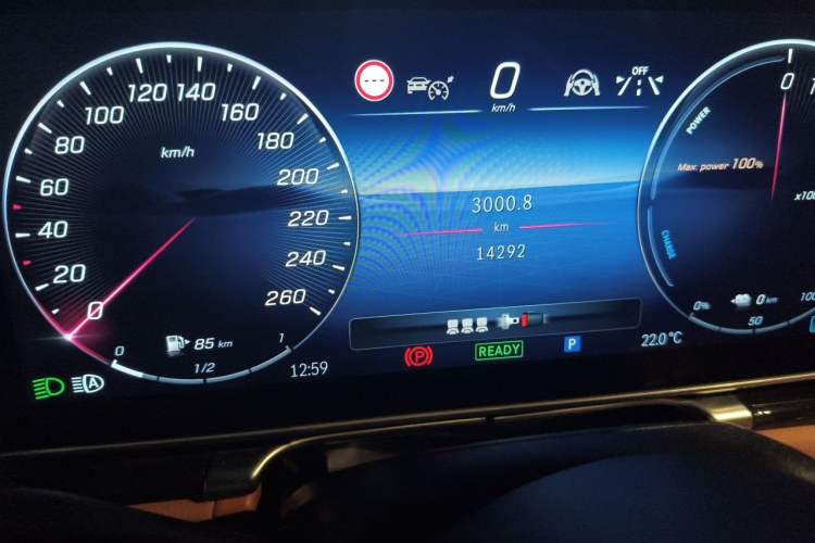 Used Mercedes-Benz S-Class New Energy 2024 S 450 e L Plug-in Hybrid Sedan Odometer Close Up