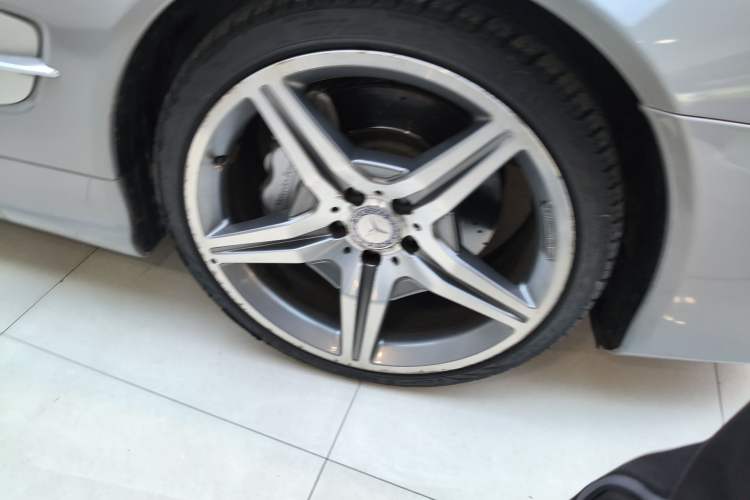 Used Mercedes-Benz SL-Class 2011 SL 350 Grand Edition Right Front Wheel Hub
