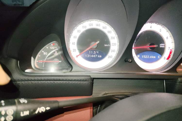 Used Mercedes-Benz SL-Class 2011 SL 350 Grand Edition Odometer Close Up