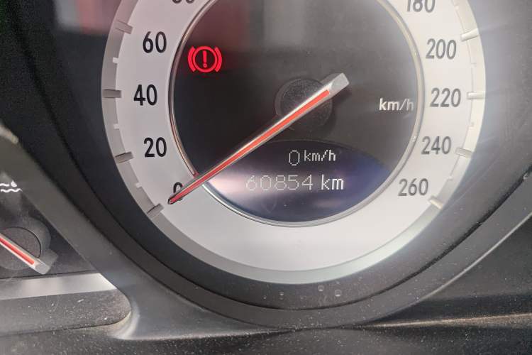 Used Mercedes-Benz SL-Class 2011 SL 300 Grand Edition Odometer Close Up