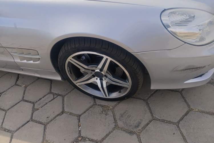 Used Mercedes-Benz SL-Class 2011 SL 300 Grand Edition Right Front Wheel Hub