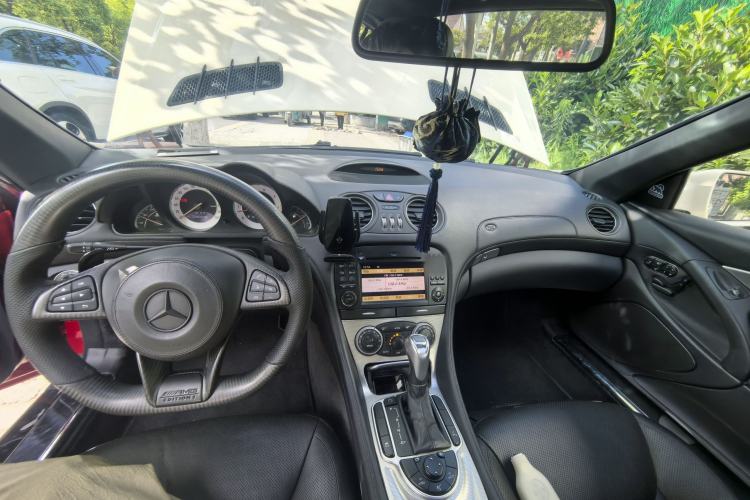 Used Mercedes-Benz SL-Class 2011 SL 300 Grand Edition Center Console