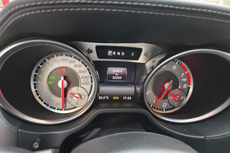 Used Mercedes-Benz SL-Class 2013 SL 350 Fashion Model Odometer Close Up