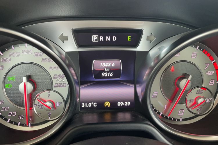 Used Mercedes-Benz SL-Class 2016 SL 400 Fashion Model Odometer Close Up