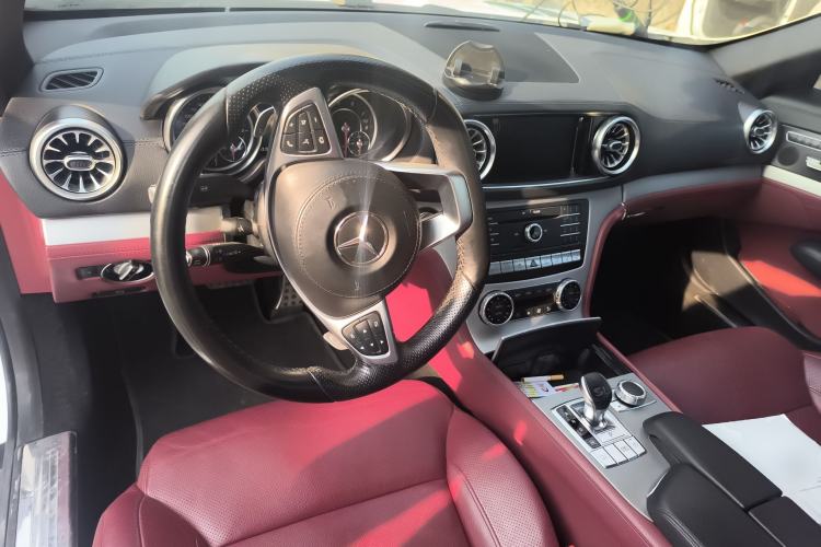 Used Mercedes-Benz SL-Class 2017 SL 400 Center Console