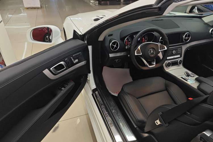 Used Mercedes-Benz SL-Class 2017 SL 400 Interior 2