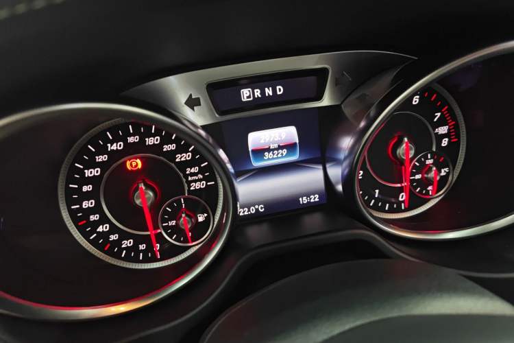 Used Mercedes-Benz SL-Class 2017 SL 400 Odometer Close Up
