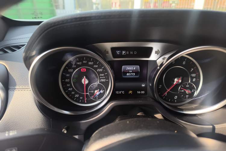 Used Mercedes-Benz SL-Class 2017 SL 400 Odometer Close Up