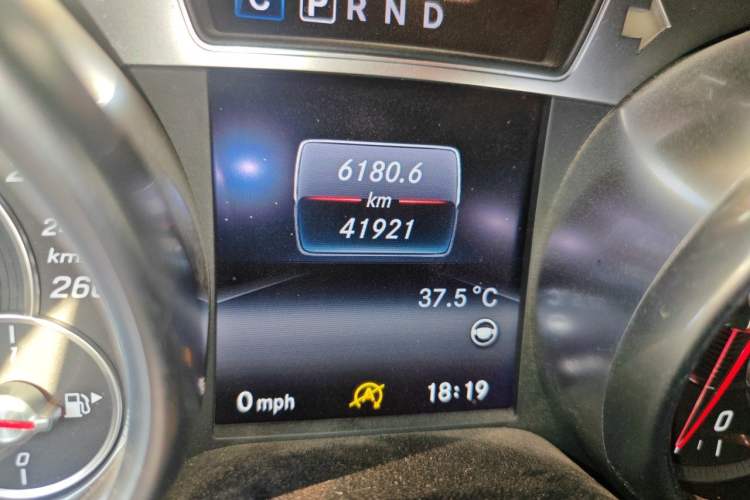 Used Mercedes-Benz SL-Class 2017 SL 400 Odometer Close Up