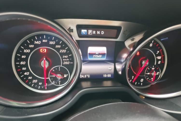 Used Mercedes-Benz SL-Class 2017 SL 400 Odometer Close Up