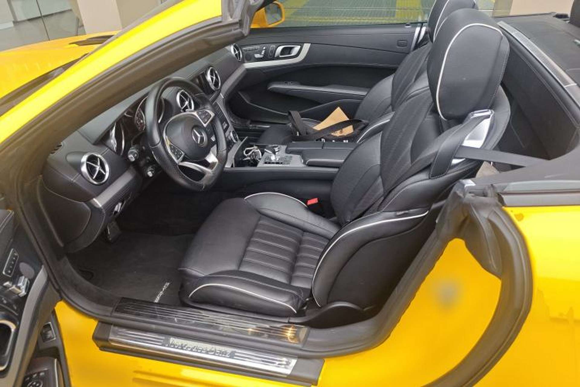 Used Mercedes-Benz SL-Class 2017 SL 400 Left Front Seat