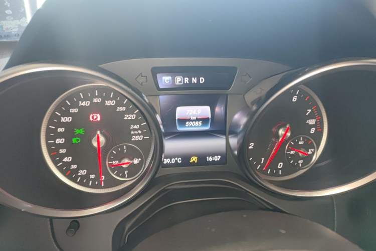 Used Mercedes-Benz SLC 2016 SLC 200 Fashion Model Odometer Close Up