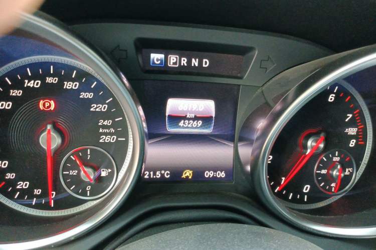 Used Mercedes-Benz SLC 2016 SLC 200 Fashion Model Odometer Close Up