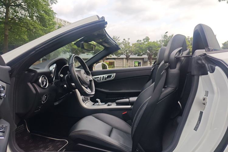 Used Mercedes-Benz SLC 2016 SLC 200 Dynamic Edition Interior 1