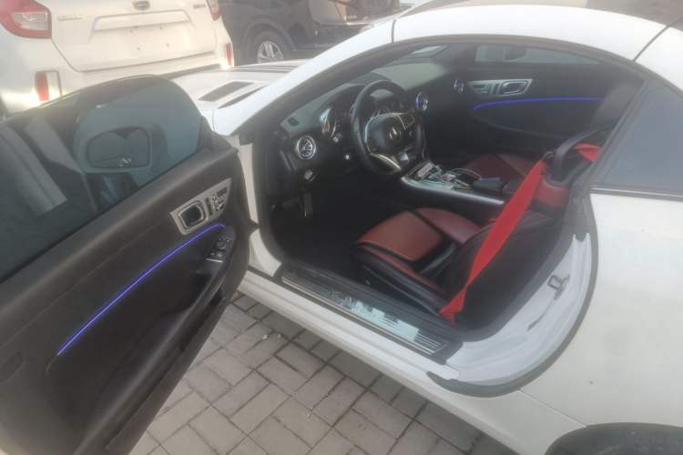 Used Mercedes-Benz SLC 2016 SLC 200 Dynamic Edition Interior 3