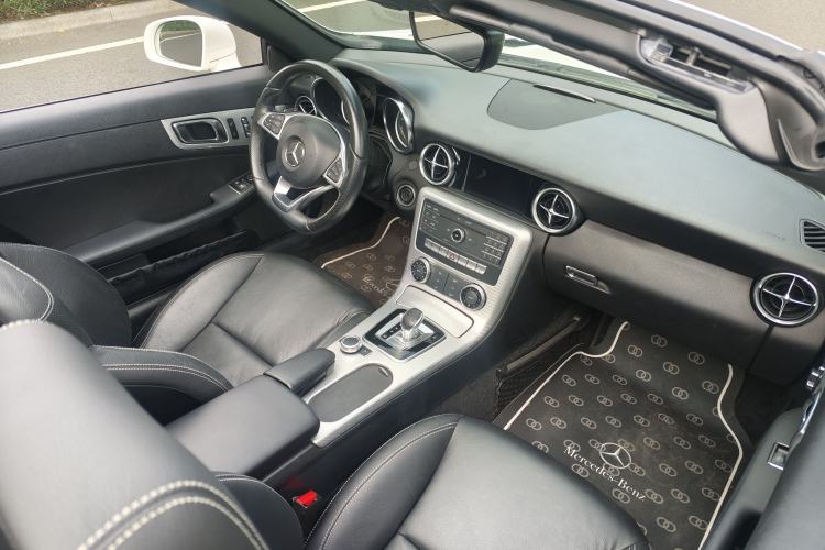 Used Mercedes-Benz SLC 2016 SLC 200 Dynamic Edition Interior 3