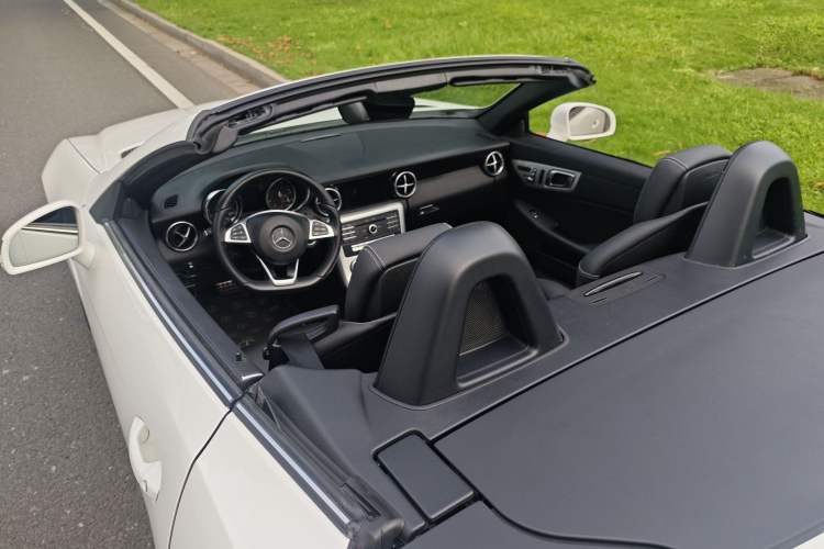 Used Mercedes-Benz SLC 2016 SLC 200 Dynamic Edition Interior 4