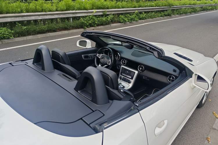 Used Mercedes-Benz SLC 2016 SLC 200 Dynamic Edition Interior 6