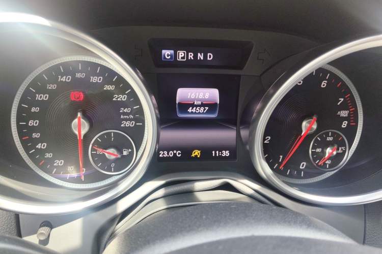 Used Mercedes-Benz SLC 2016 SLC 200 Fashion Model Odometer Close Up