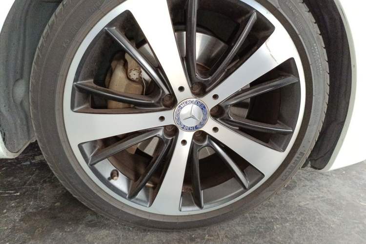 Used Mercedes-Benz SLC 2016 SLC 200 Fashion Model Right Front Wheel Hub