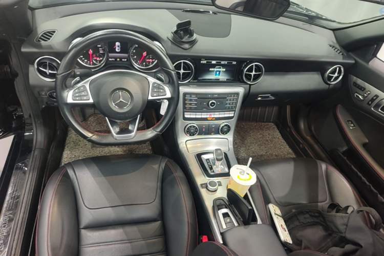 Used Mercedes-Benz SLC 2018 SLC 260 Zhu Yan Special Edition Center Console
