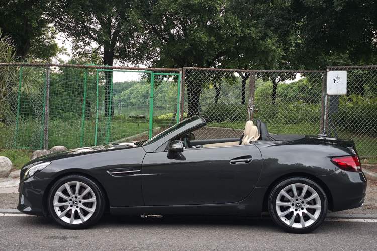 Used Mercedes-Benz SLC 2018 SLC 260 Dynamic Edition Exterior 4