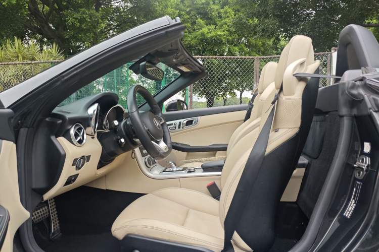 Used Mercedes-Benz SLC 2018 SLC 260 Dynamic Edition Interior 1