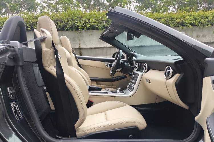Used Mercedes-Benz SLC 2018 SLC 260 Dynamic Edition Interior 2