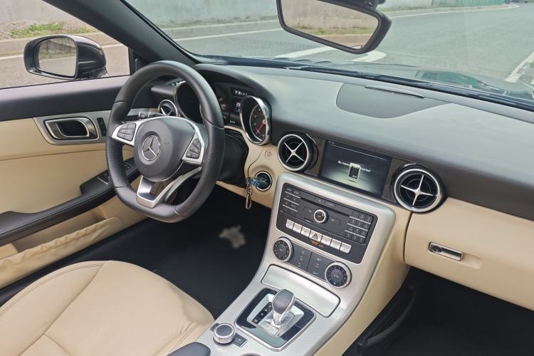 Used Mercedes-Benz SLC 2018 SLC 260 Dynamic Edition Interior 3