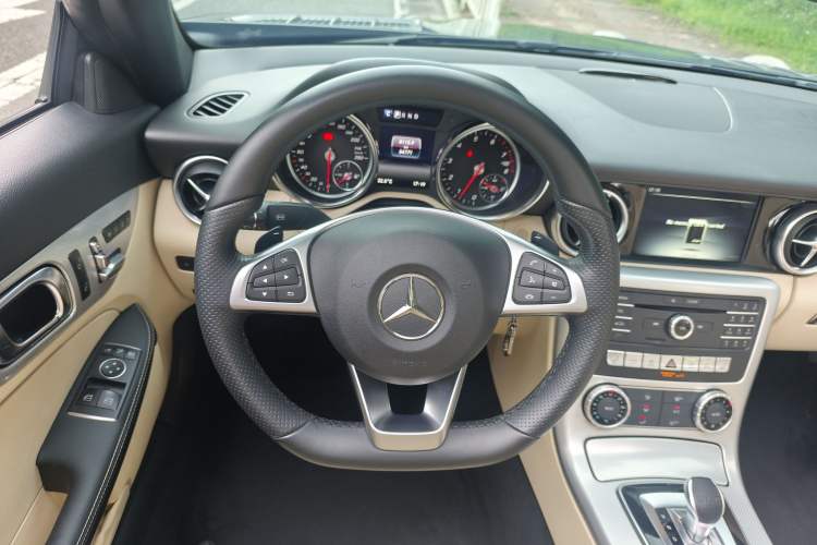 Used Mercedes-Benz SLC 2018 SLC 260 Dynamic Edition Interior 4