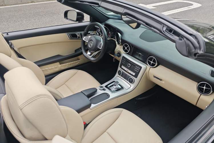 Used Mercedes-Benz SLC 2018 SLC 260 Dynamic Edition Interior 5