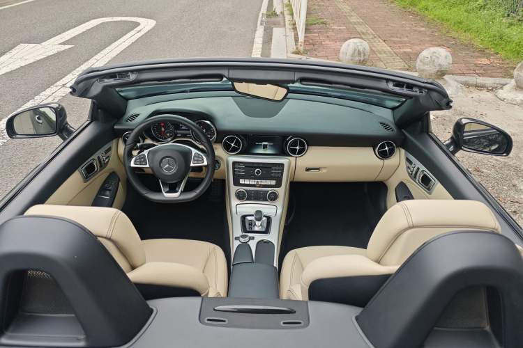 Used Mercedes-Benz SLC 2018 SLC 260 Dynamic Edition Interior 6