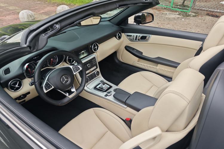 Used Mercedes-Benz SLC 2018 SLC 260 Dynamic Edition Interior 9