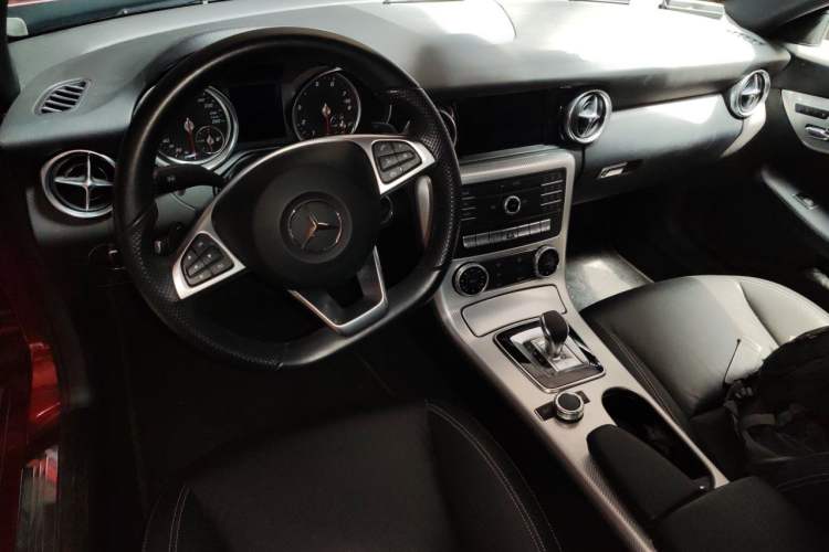 Used Mercedes-Benz SLC 2018 SLC 260 Dynamic Edition Center Console