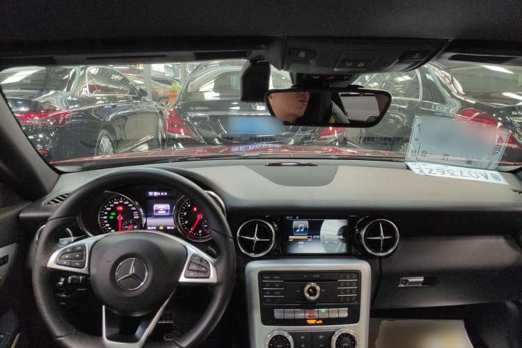 Used Mercedes-Benz SLC 2018 SLC 260 Dynamic Edition Center Console
