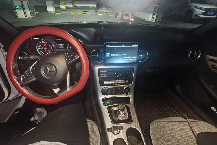 Used Mercedes-Benz SLC 2018 SLC 260 Dynamic Edition Center Console