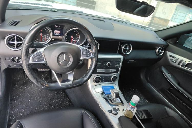 Used Mercedes-Benz SLC 2018 SLC 260 Dynamic Edition Center Console