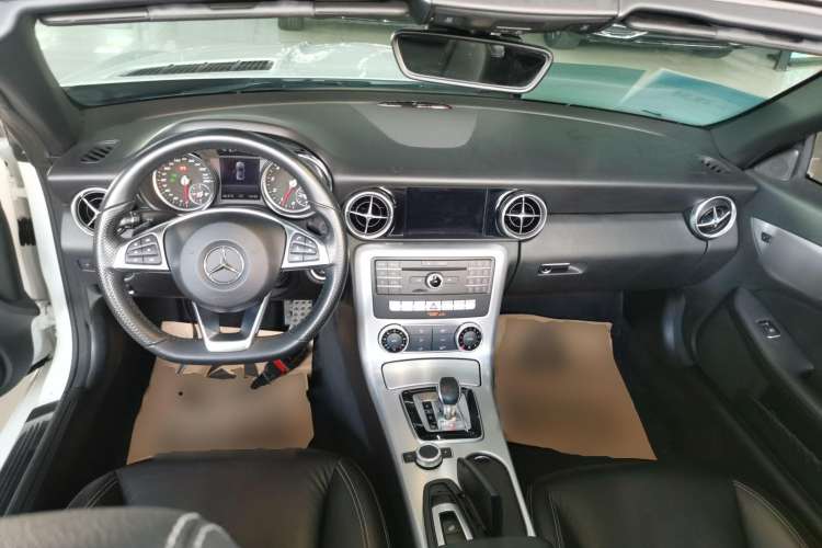 Used Mercedes-Benz SLC 2018 SLC 260 Dynamic Edition Center Console