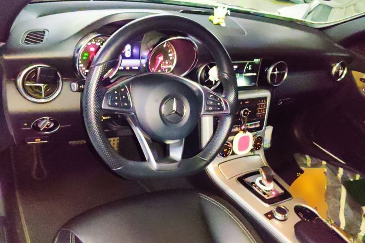 Used Mercedes-Benz SLC 2018 SLC 260 Dynamic Edition Center Console