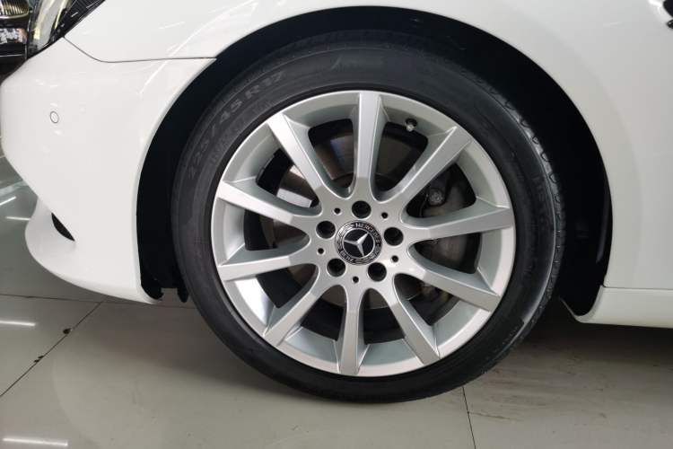 Used Mercedes-Benz SLC 2018 SLC 260 Dynamic Edition Left Front Wheel Hub