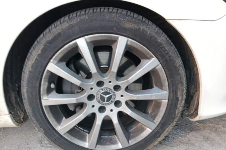 Used Mercedes-Benz SLC 2018 SLC 260 Dynamic Edition Right Front Wheel Hub