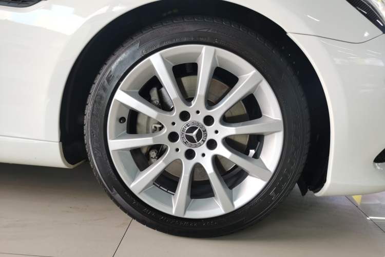 Used Mercedes-Benz SLC 2018 SLC 260 Dynamic Edition Right Front Wheel Hub