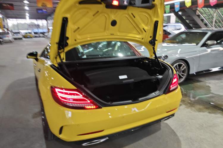 Used Mercedes-Benz SLC 2018 SLC 260 Dynamic Edition Trunk