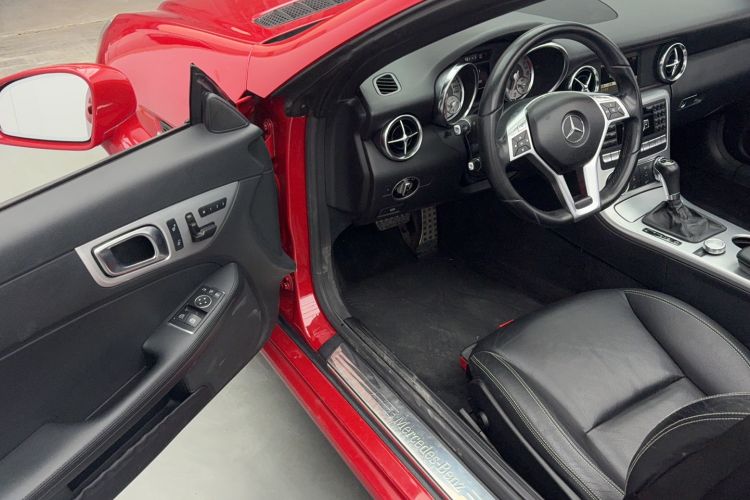 Used Mercedes-Benz SLK-Class 2011 SLK 200 Fashion Model Interior 3