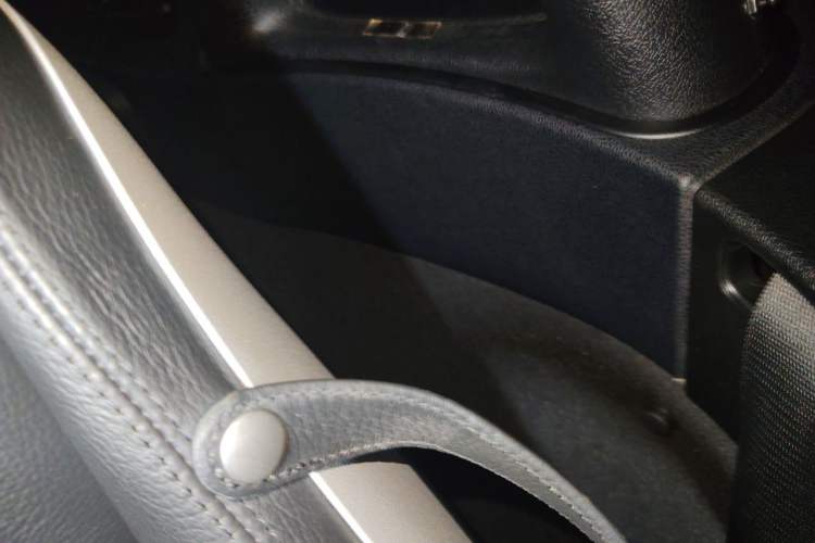 Used Mercedes-Benz SLK-Class 2004 SLK 350 Left Rear Seat
