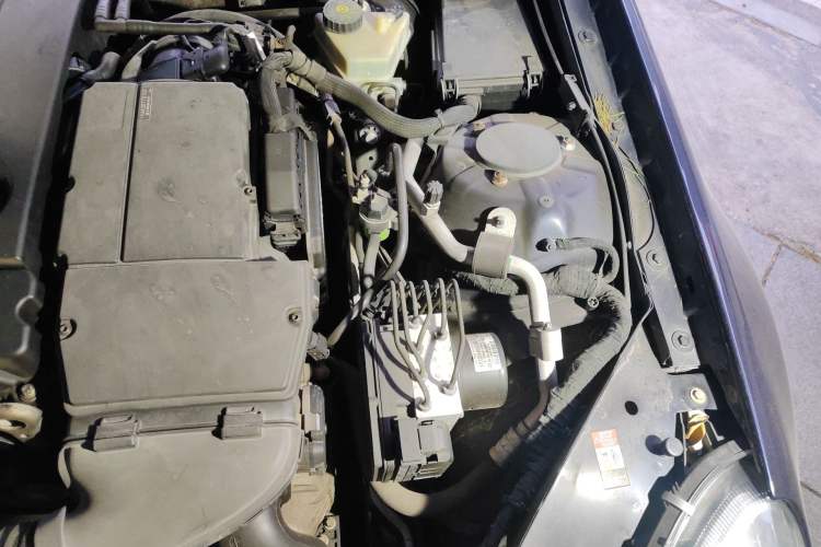 Used Mercedes-Benz SLK-Class 2004 SLK 200K Engine Bay Left